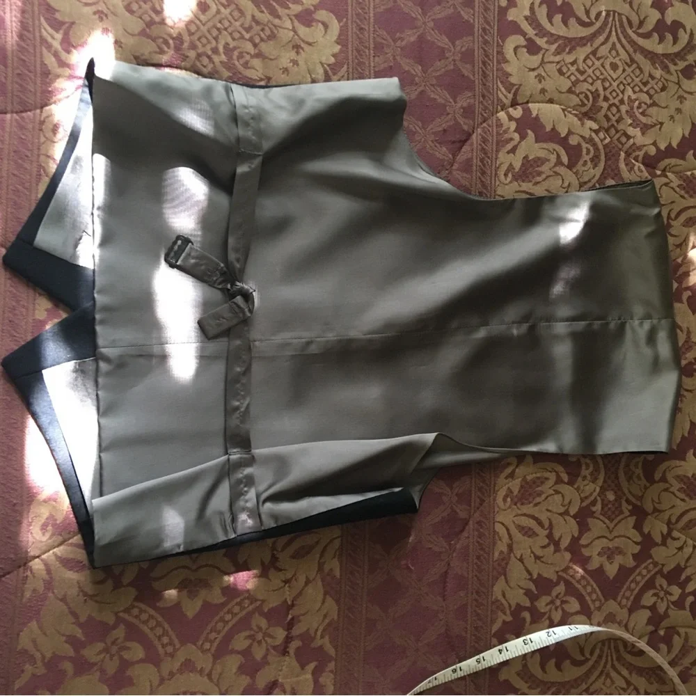 Men’s  or ladies Black and silver Vest Size M - Picture 5 of 10